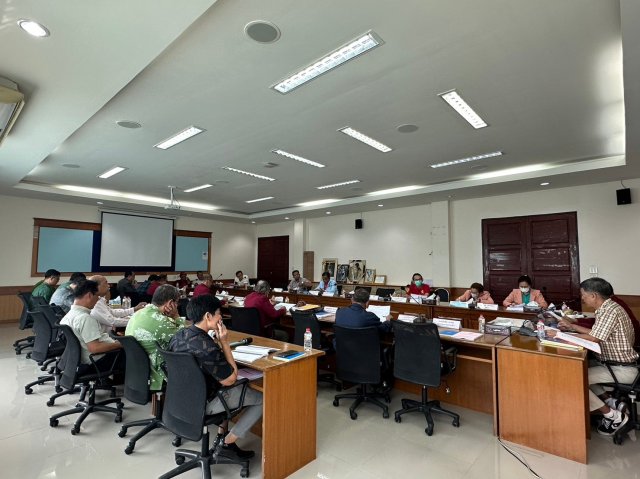 ประชุมคณะกรรมการร่างแผน